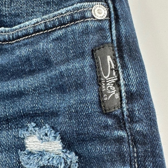 SILVER Jeans Co Women’s Suki Slim Light Distressing Slight Raw Hem Slant W26/L31 - Picture 5 of 15